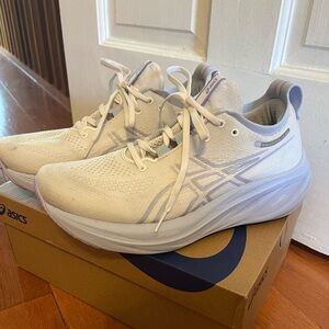 ASICS Gel Nimbus size 8.5